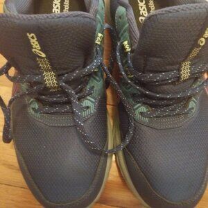 Asics Womens 11 Wide shoes Blue, pink and grey.